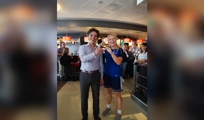 Van Poortvliet en docent lichamelijke opvoeding Lisanne Smits na afloop van de Stanislastische Spelen.