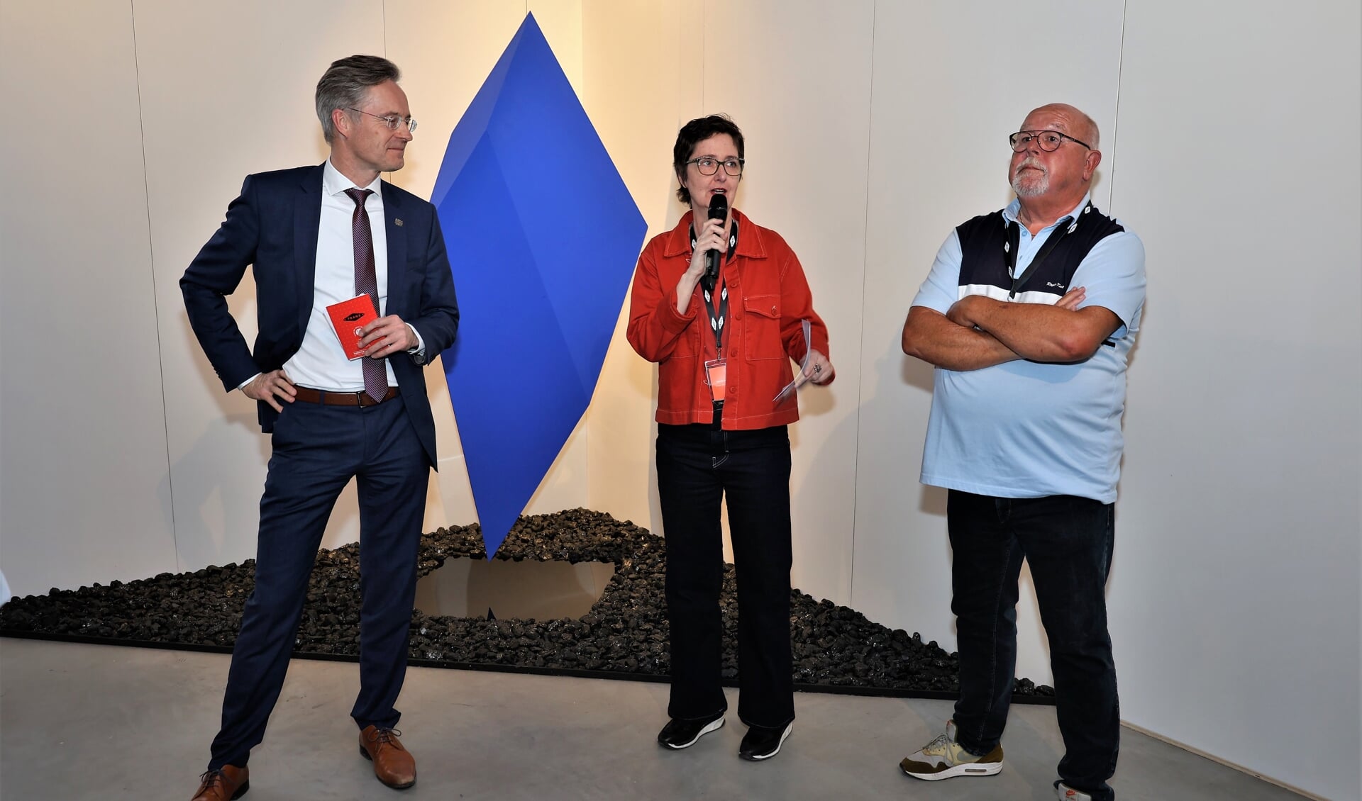 Robin Paalvast, Nathalie Vinke en Ed Boutkan bij de opening van kunstgarage Franx. Foto: Fred Roland