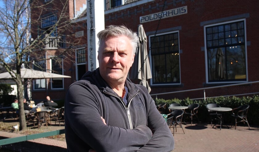 Leon Hoek woont naast het Polderhuis dat is omgebouwd tot B&B.