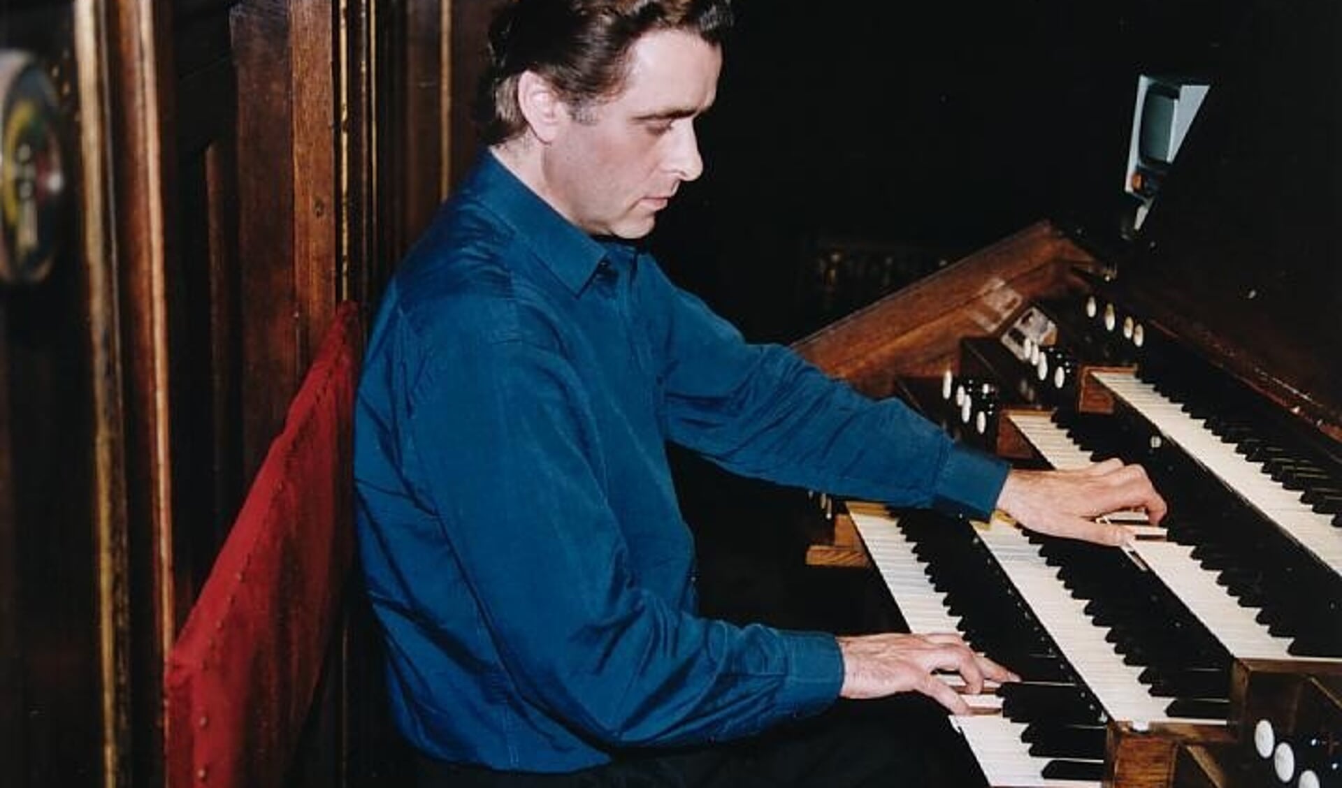 Ben van Oosten in een van 's werelds meest vooraanstaande concertorganisten en organist van De Grote Kerk in Den Haag (foto: pr).