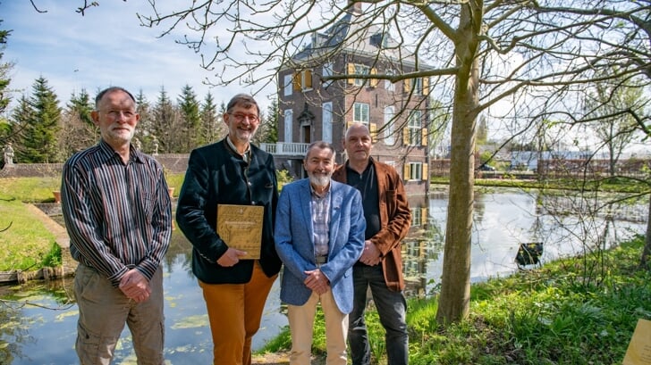 Kees van der Leer (tweede van rechts) bij een andere gelegenheid op Huygens Hofwijck (foto: Francis Saris).