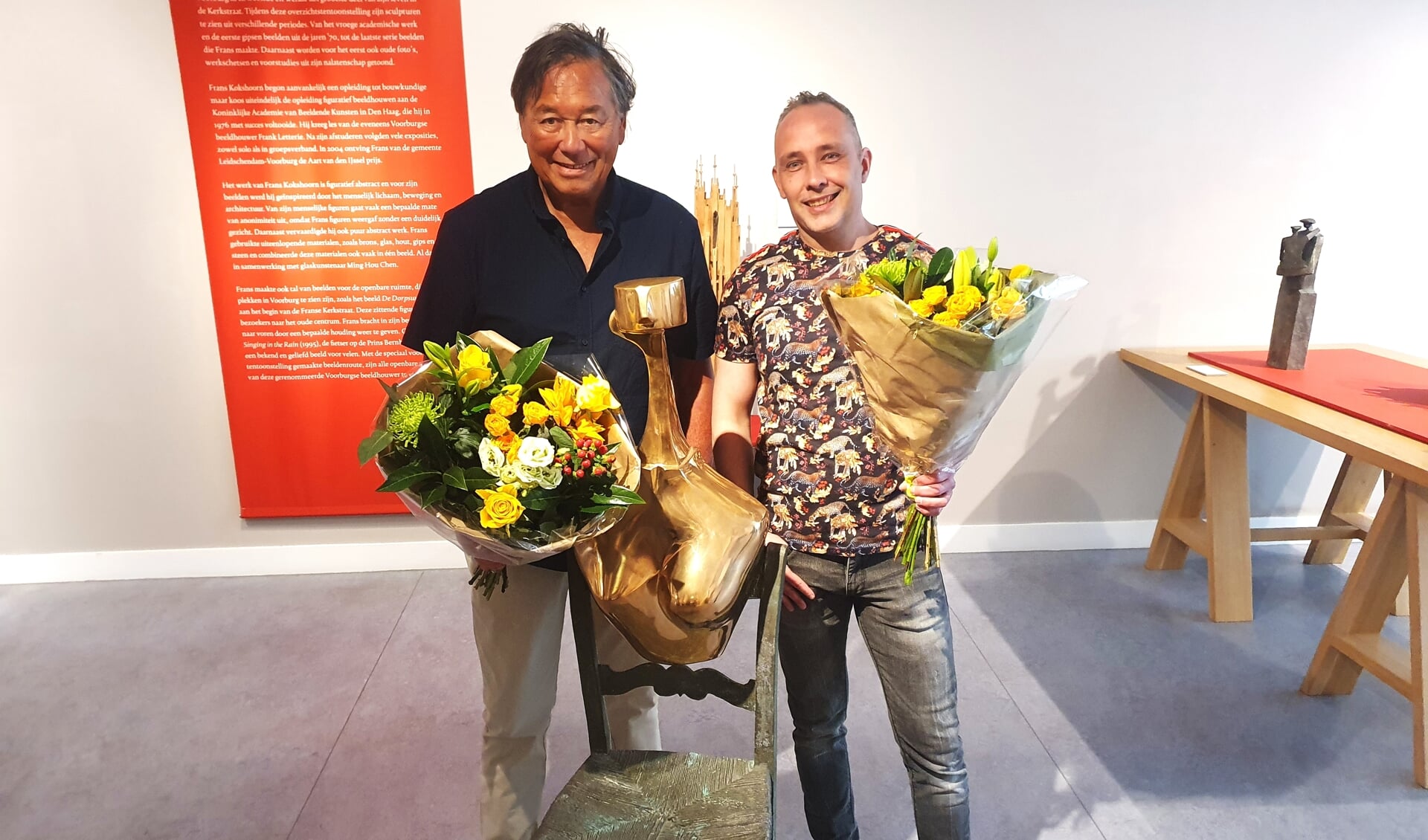Glaskunstenaar Ming Hou Chen en zoon Marijn Kokshoorn bij de opening van de tentoonstelling 'Frans Kokshoorn. Een leven, een oeuvre' (foto: pr).