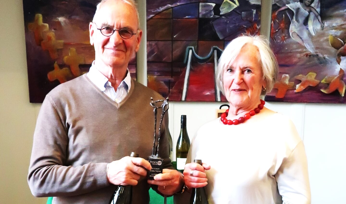 Winnaars van het bridgetoernooi werden Rita en Bob van der Ham met een indrukwekkende score van 66,36%.