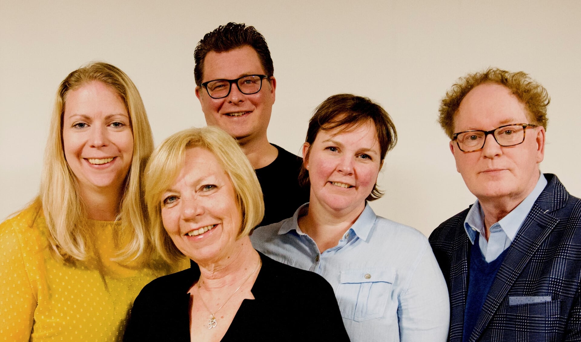 De cast van 'Vogels' van auteur Haye van der Heyden door De Gezellen. De regie is in handen van Marja Trumpi.(foto:pr)