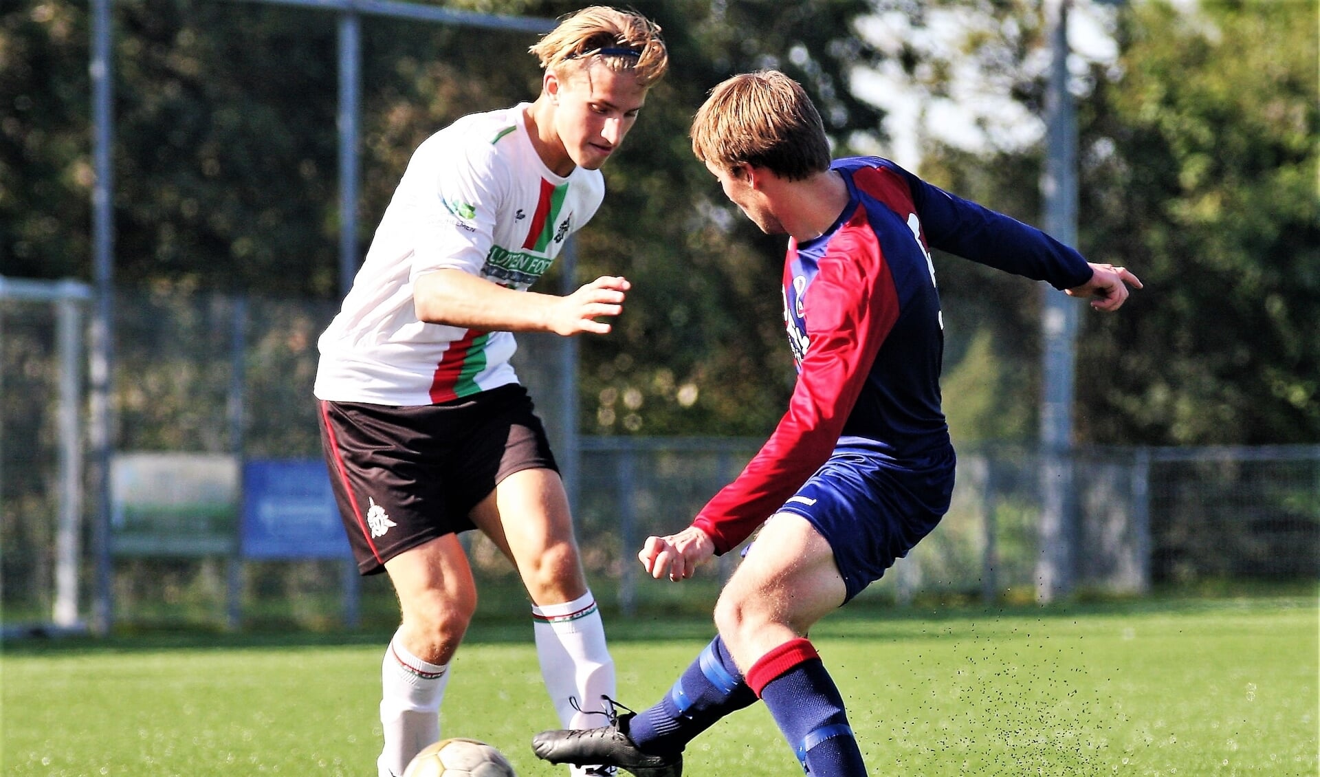 Stompwijk’92-spits Kite Beuvink scoorde zondag zijn 3e hattrick in 5 wedstrijden (archieffoto: AW).