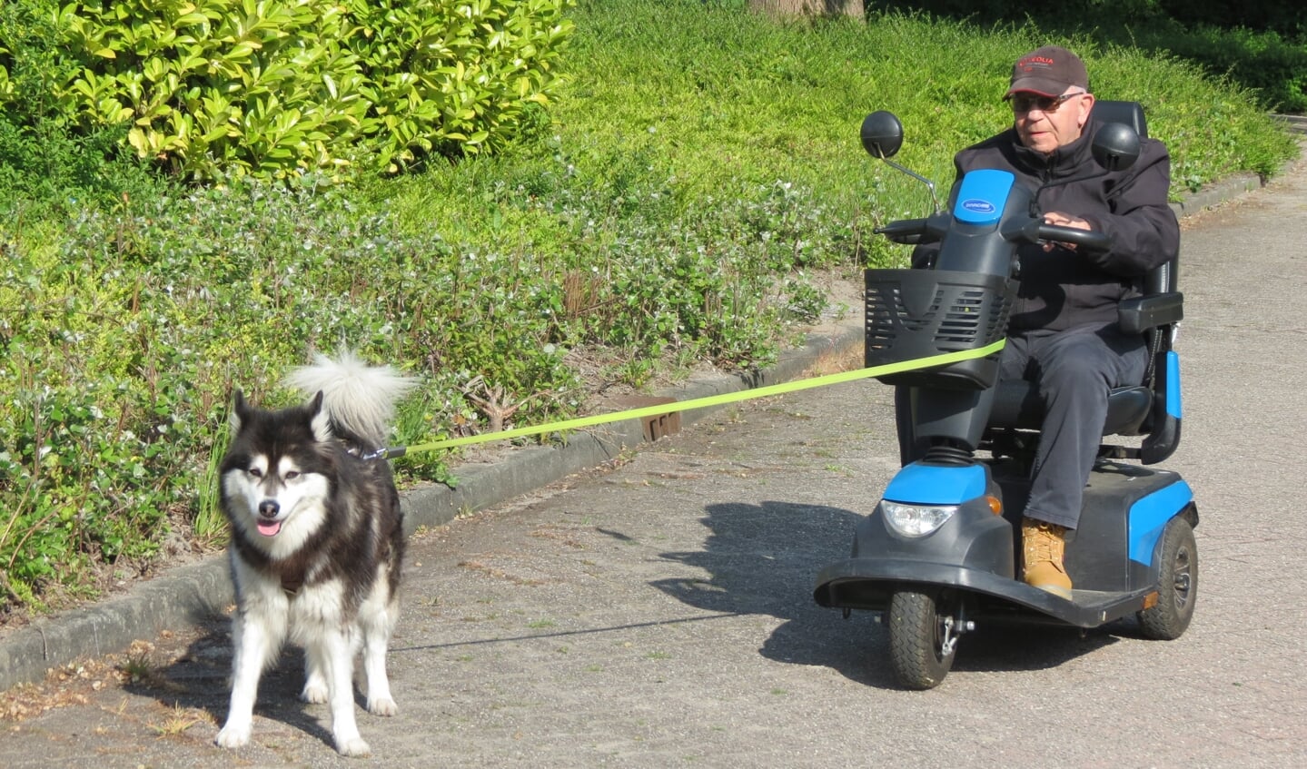 Joan Klein en zijn hond Ziva.