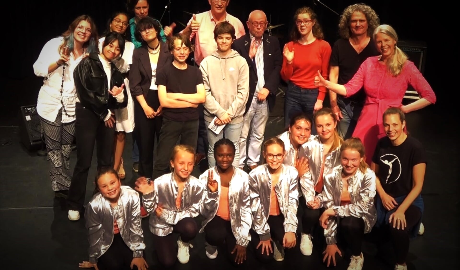 De gekozen Talents Streetdance, Louise en VTI met jury en presentatoren (foto: Dennis Simonis).
