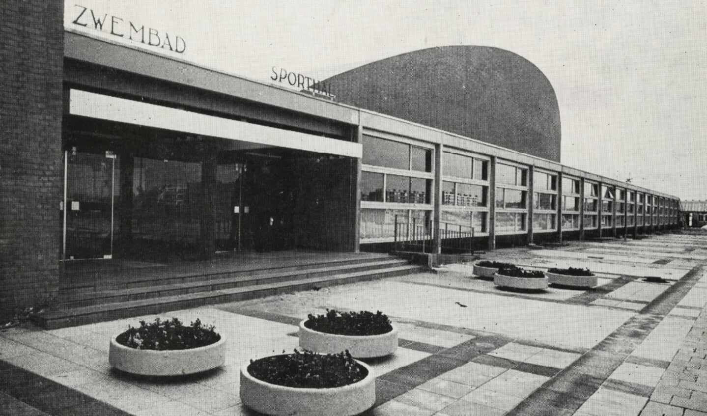 Het sportcentrum Vliegermolen (1969) kwam er, maar het raadhuis bleef in de Herenstraat (archieffoto).