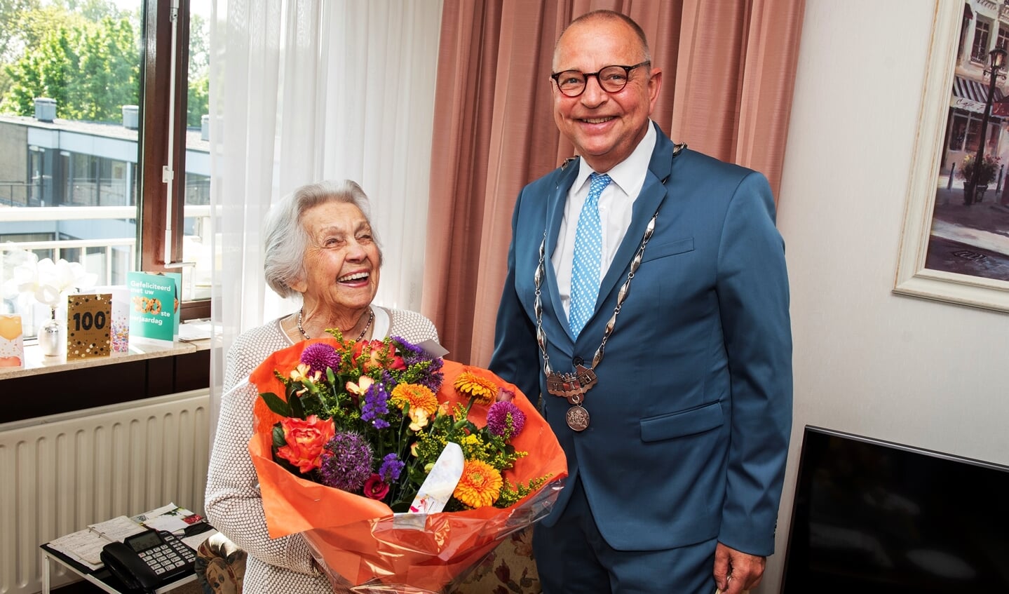 Mw. Bluemink tegen burgemeester Jules Bijl: