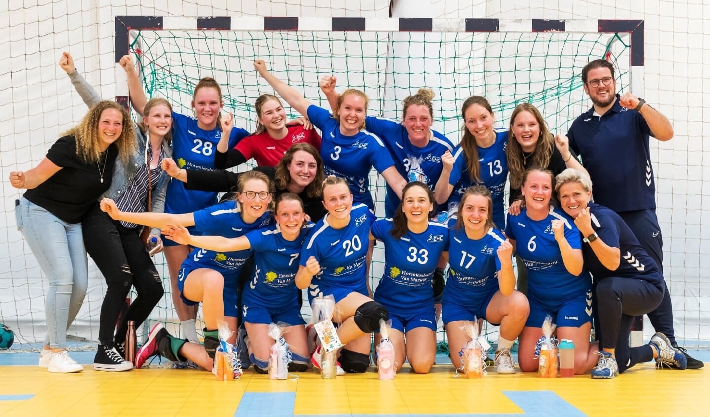 Het gepromoveerde damesteam van EHC (foto van vorig seizoen van Michel Finkelnberg).