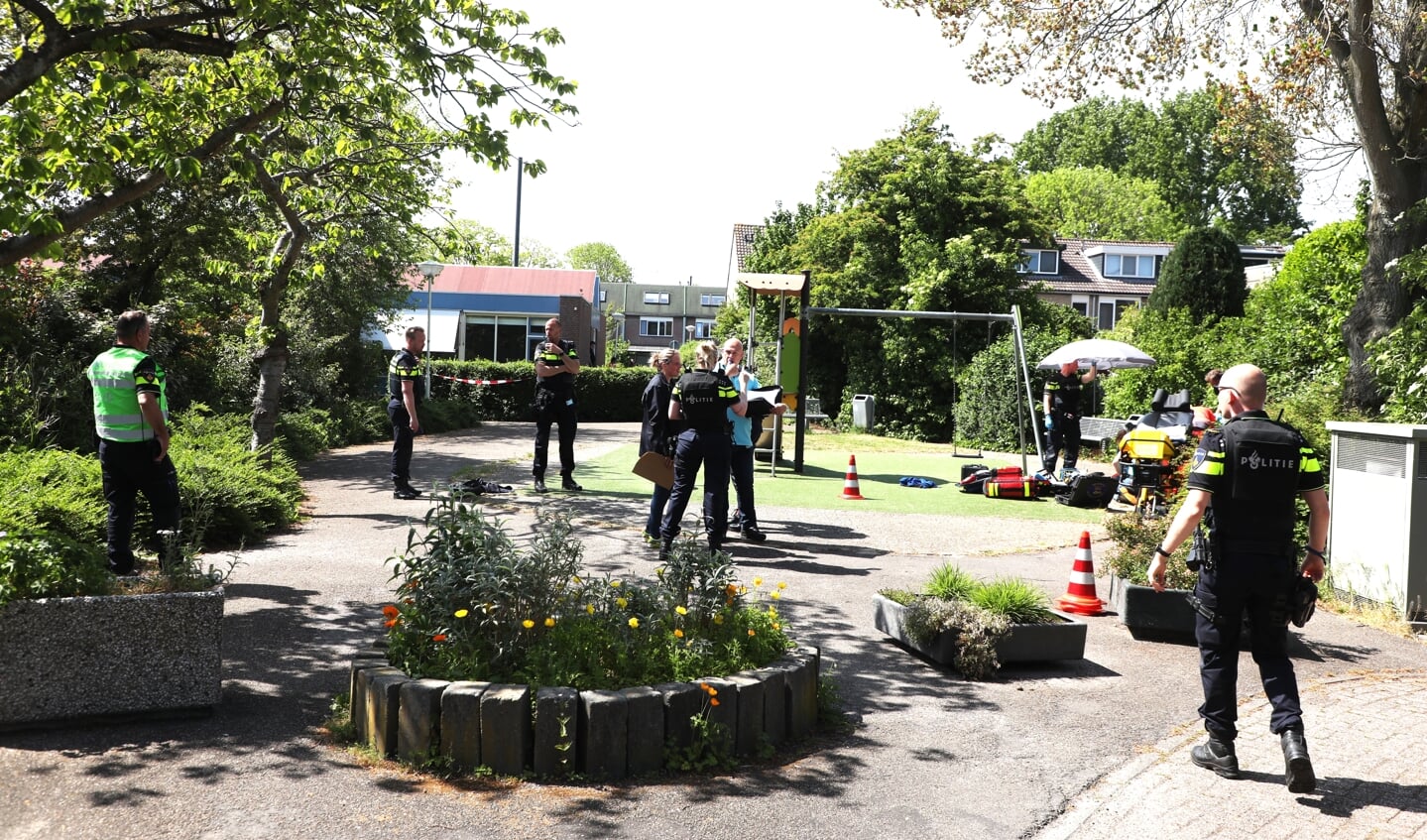 In een speeltuin in Zoetermeer werd het slachtoffer ernstig gewond aangetroffen (foto: Sebastiaan Barel)..  