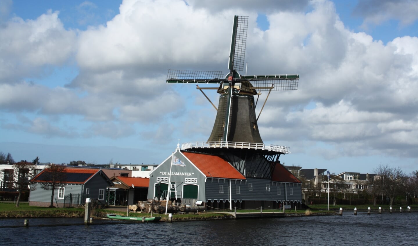 Houtzaagmolen De Salamander aan de Vliet in Leidschendam (foto: pr).
