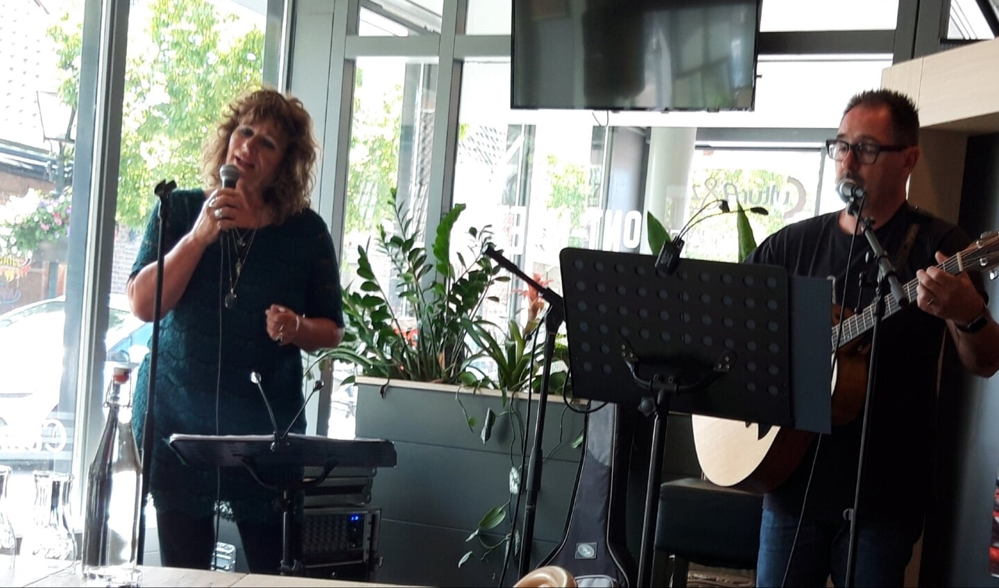 Muzikaal intermezzo met Linda Dijkstra en Tjapko de Heus. 