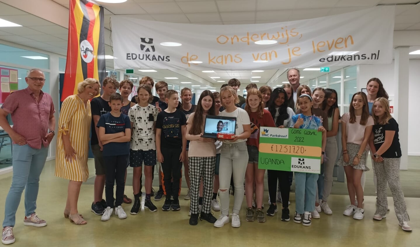 De leerlingen haalden in totaal 12.500 euro op.