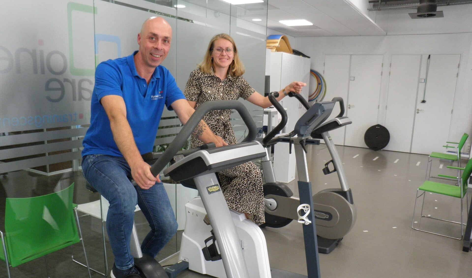 Dave Louer en Liesbeth Milatz in de moderne sportzaal van FysioExperts in het Gezondheidscentrum Oosterheem. Foto Kees van Rongen