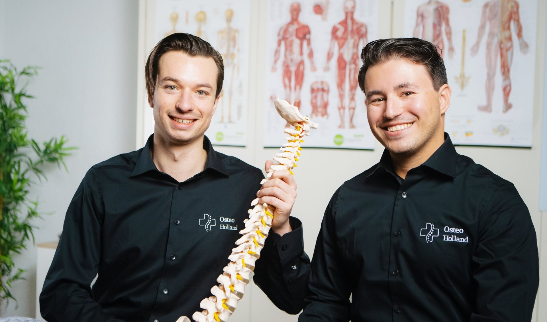 De osteopaten Thom Stoop en Sascha Bargi van OsteoHolland (foto: pr).