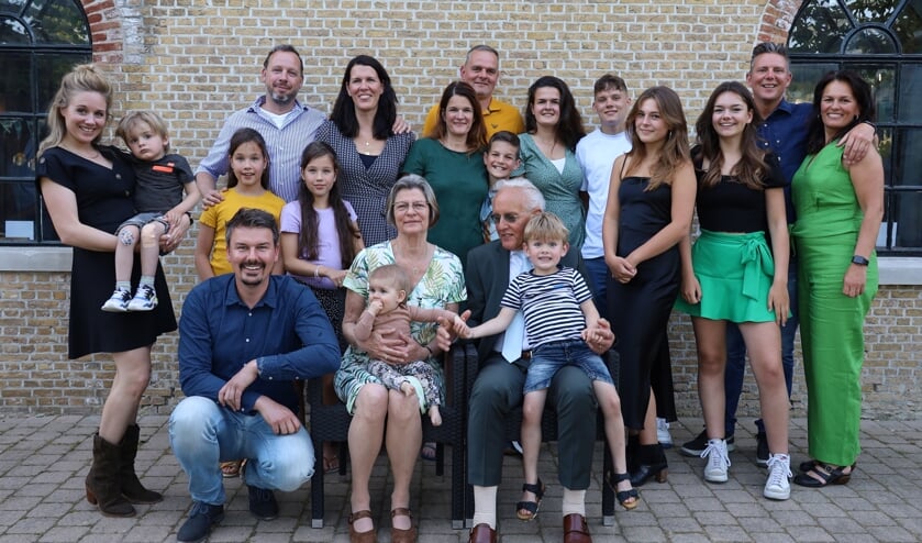 Ria en Marien genieten van de kinderen met aanhang en de kleinkinderen. Onlangs vierden ze alvast hun vijftigjarig huwelijk.