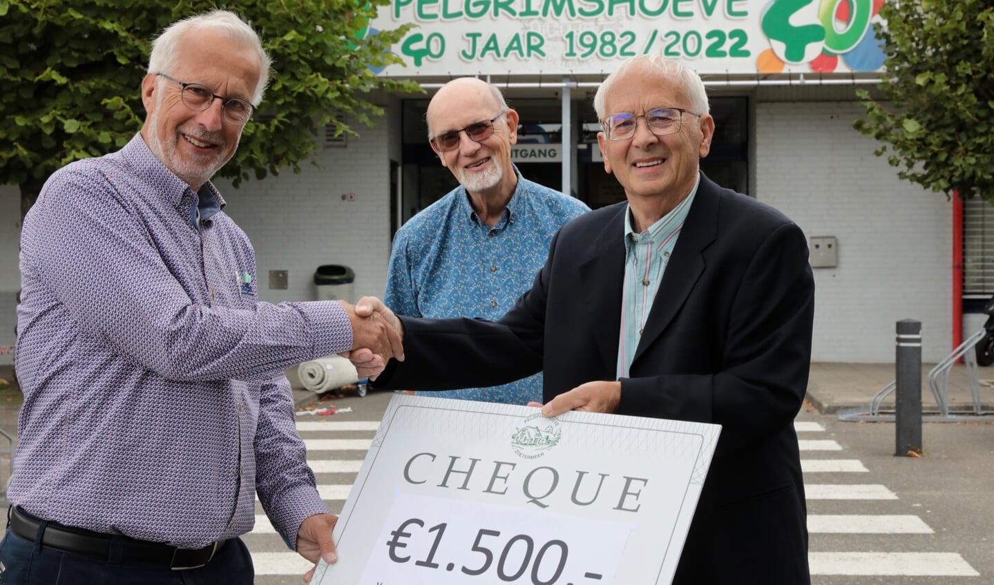 Een cheque, maar ook samenwerking. (Foto: PR)