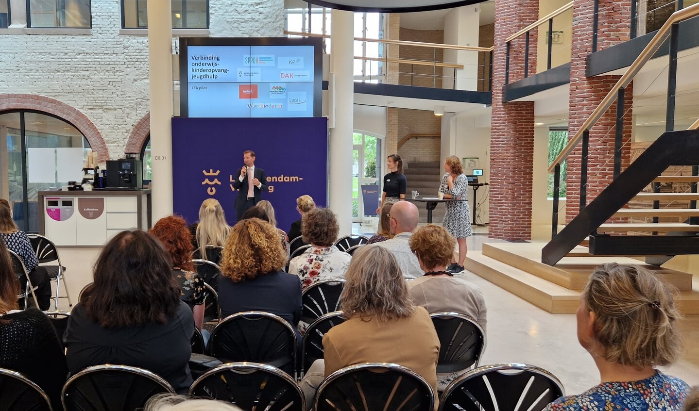 Wethouder Jeffrey Keus spreekt alle partners toe ter opening van de bijeenkomst (foto: PR).