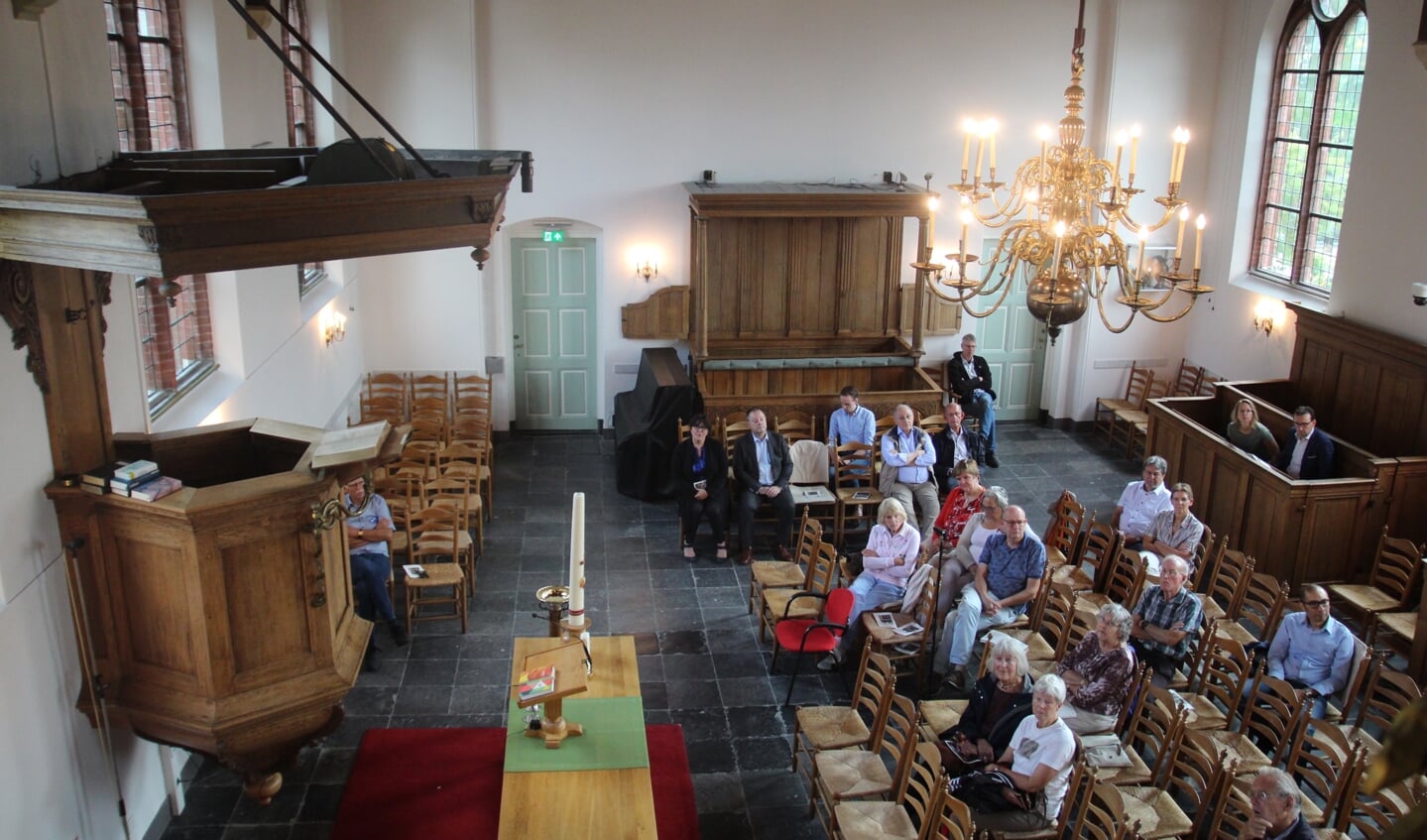Luisteren naar de mogelijkheden van het gerestaureerde orgel.