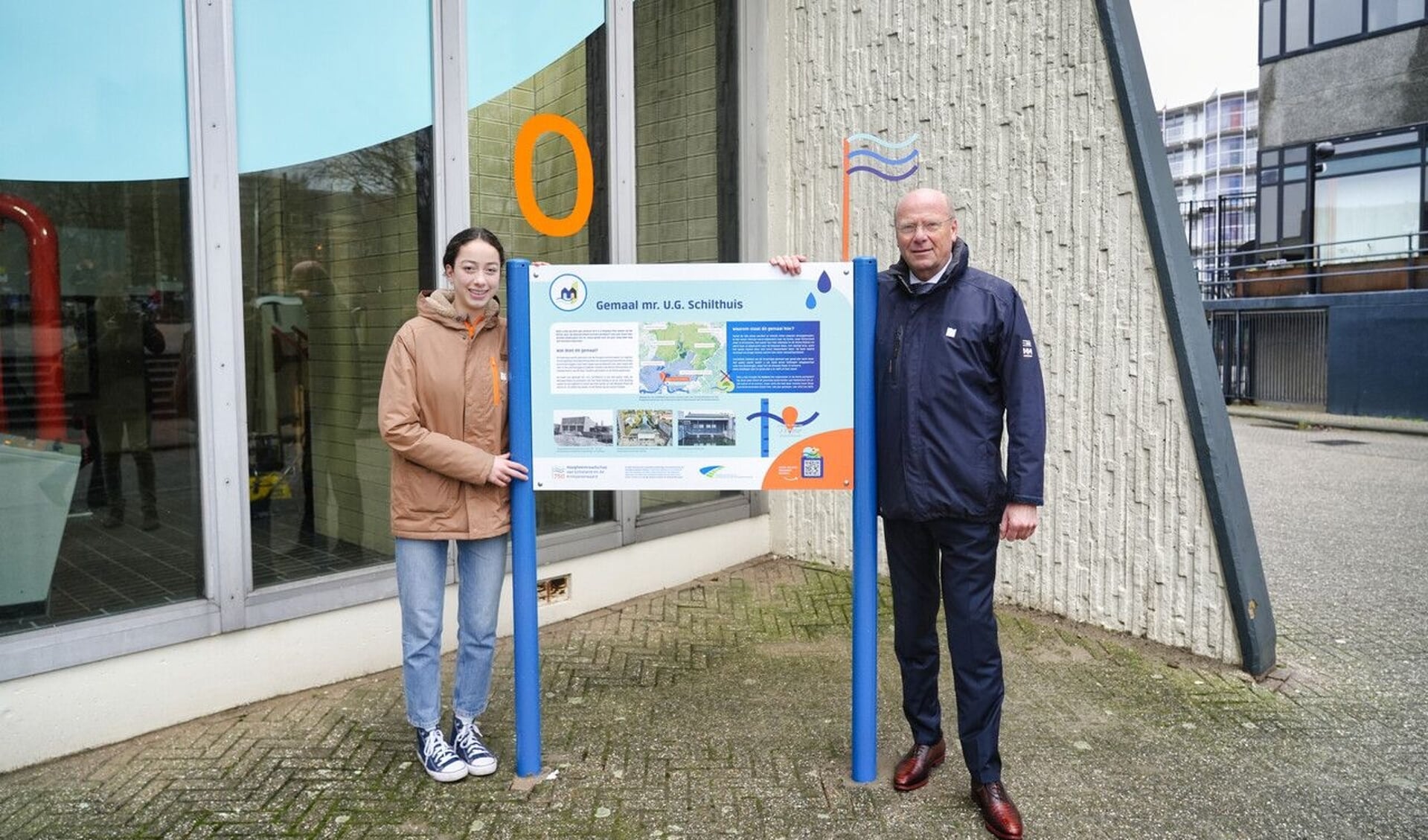 Jeugdbestuurder Shifra Loman en Dijkgraaf Toon van der Klugt.