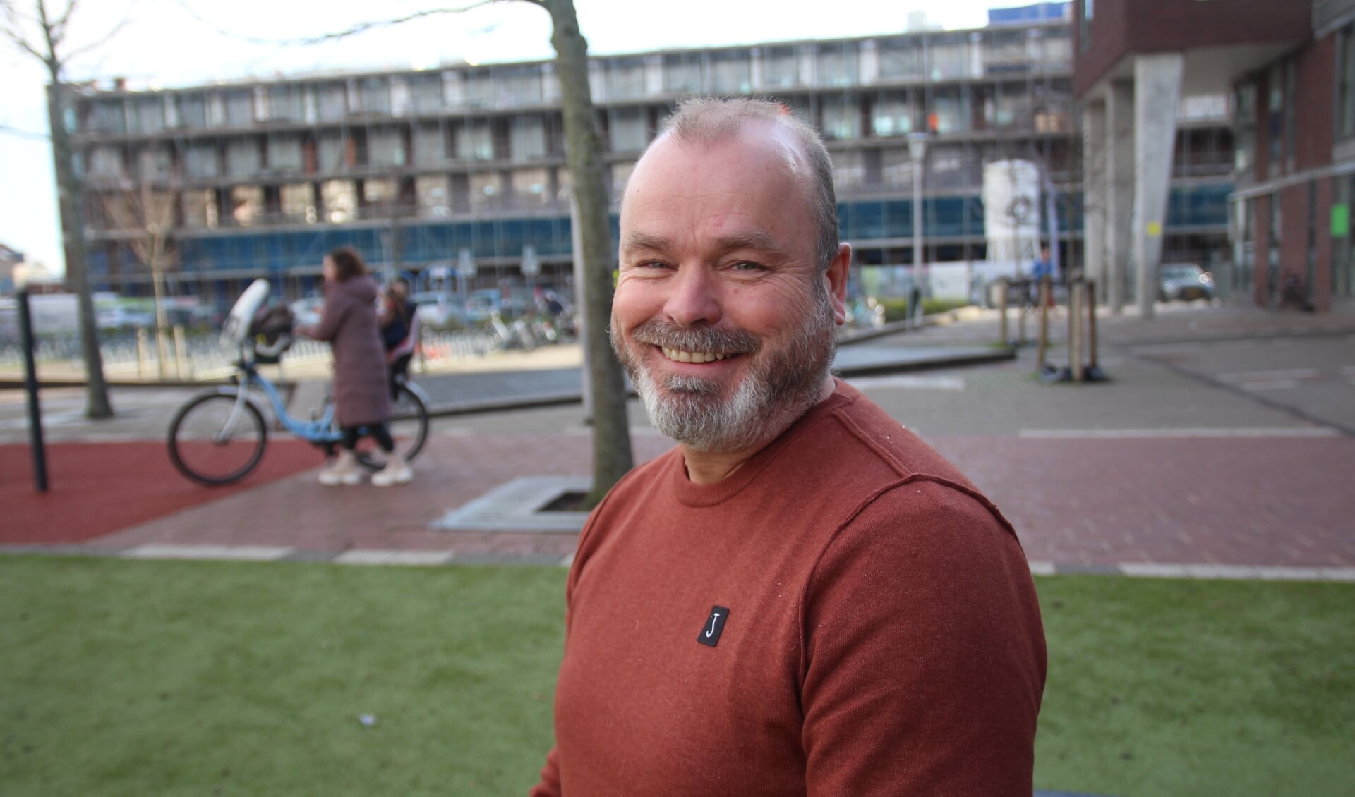 Op de lagere school had hij een geweldige 'meester'. Daardoor wilde hij zelf ook het onderwijs in.
