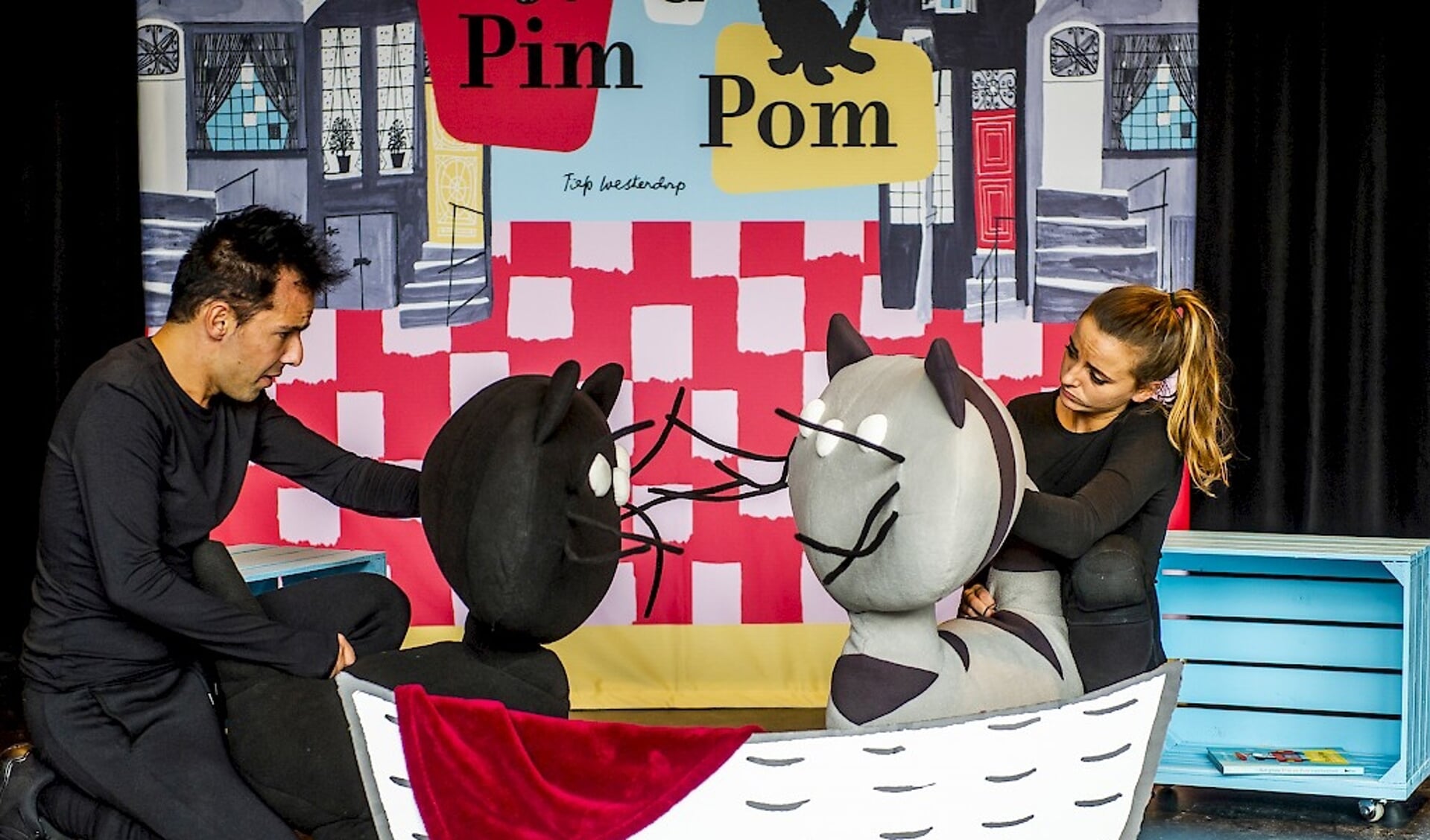 Pim & Pom worden vertolkt door Mario Perton en Saffira Ben Hammouda (foto: Sander Verhoeven Media Producties).