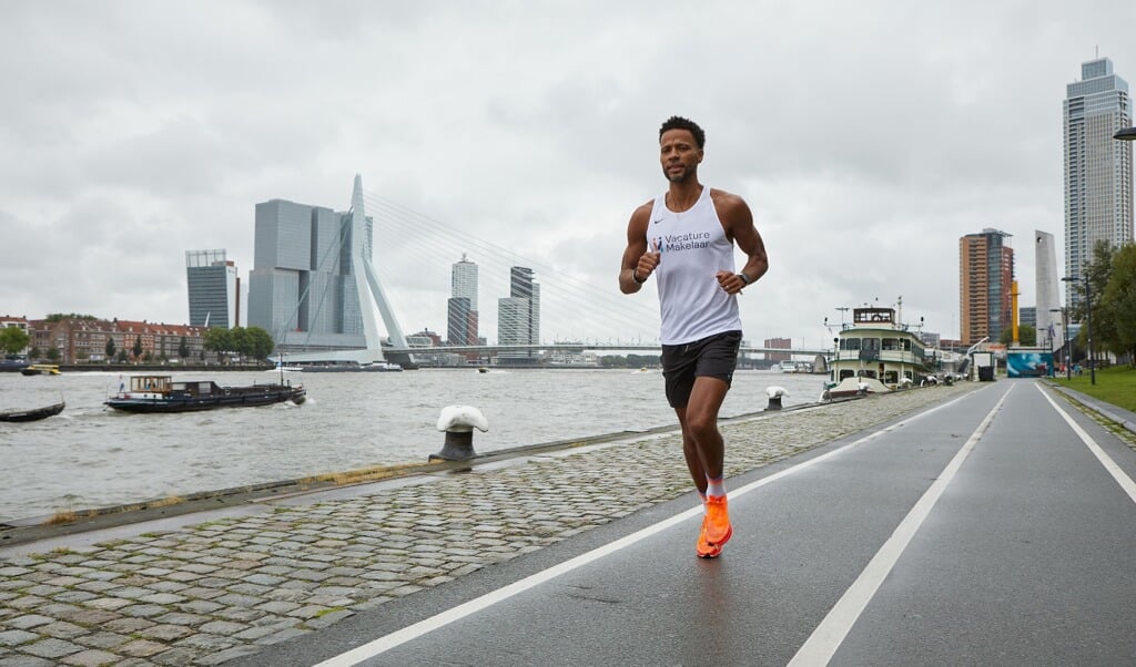 Hardloopiconen aan de start van Halve Marathon Oostland Adverteren