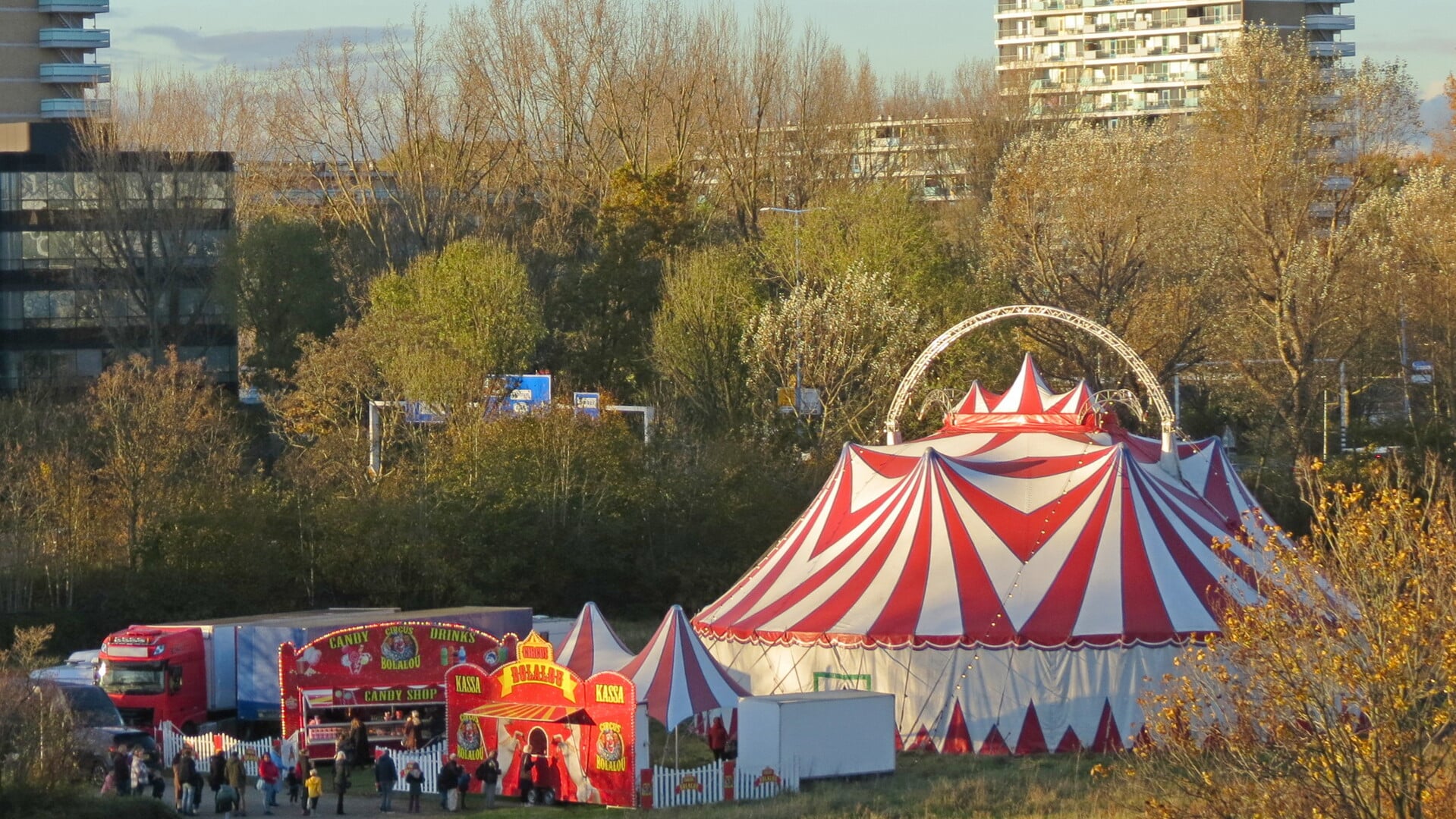 Circus Bolalou aan de Boerhavelaan. Foto: Piet Guijt
