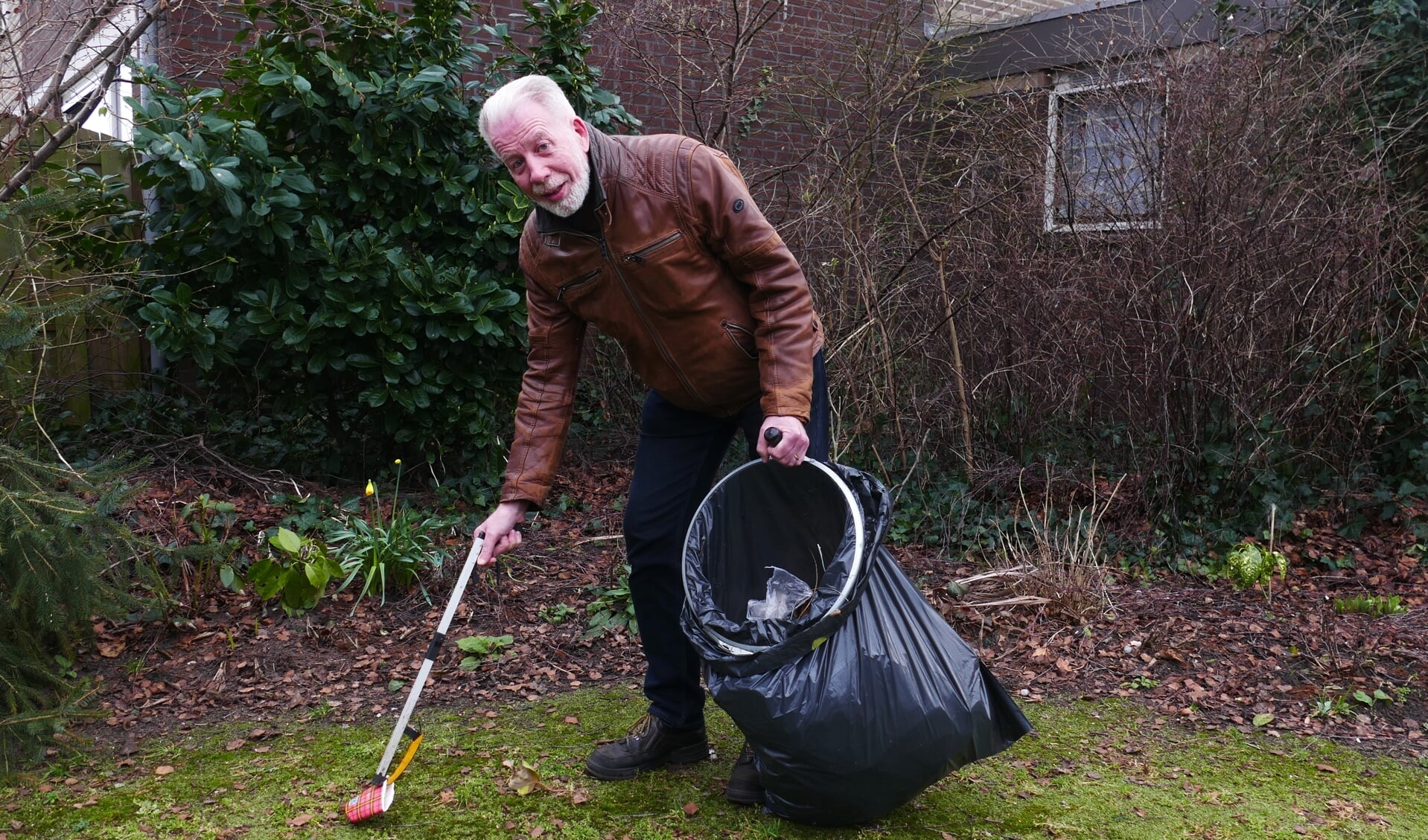 Voor het derde jaar raapt Jacques Zuiderwijk ondersteund door enkele apps zwerfafval tijdens zijn bijna dagelijkse ommetje (foto: pr). 