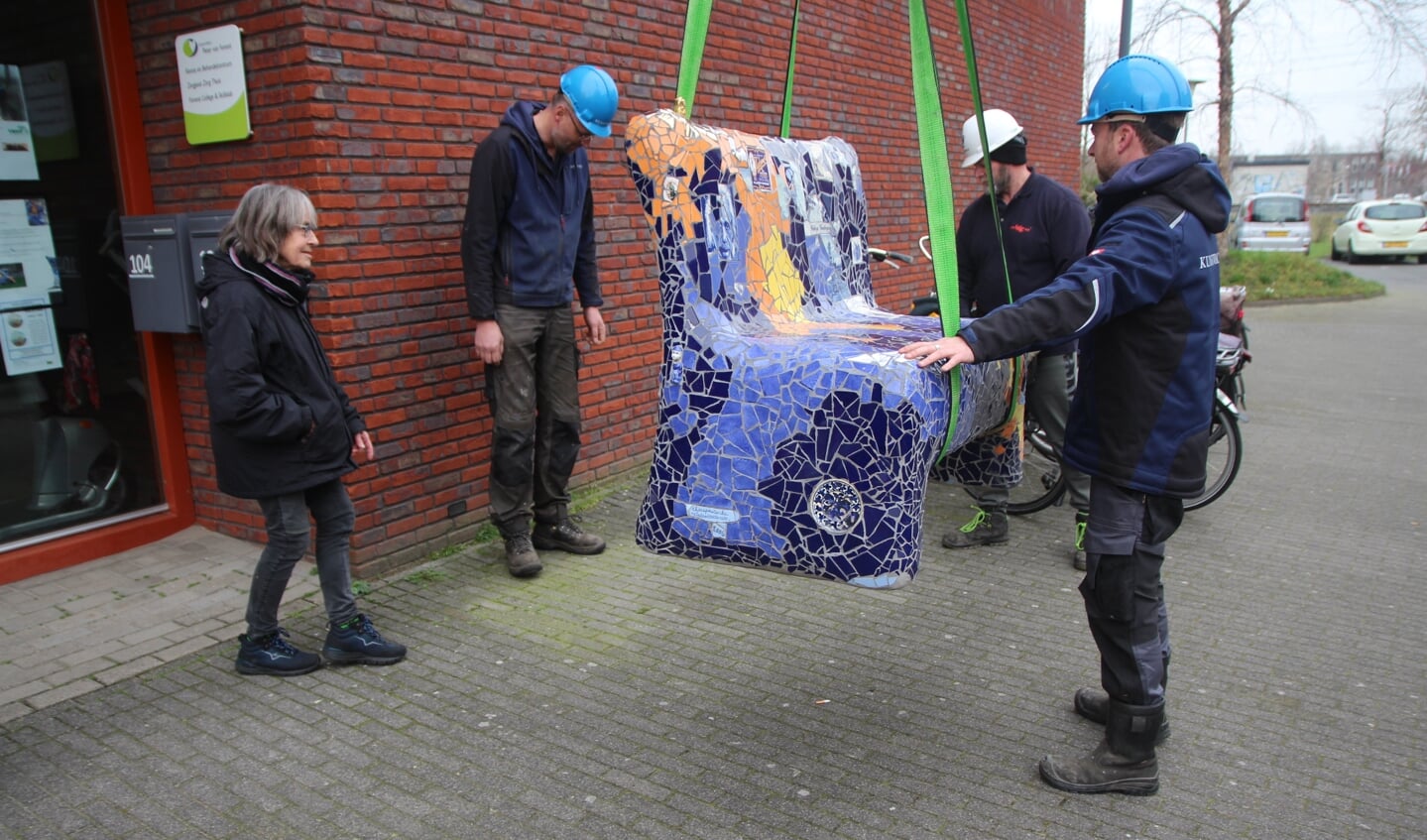 De Social Sofa wordt keurig op zijn plek teruggeplaatst.