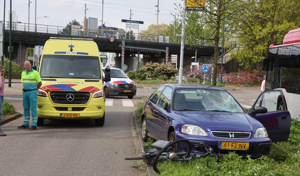 Fietsster Geschept Op Rotonde Oosteinde - Adverteren Leidschendam En ...