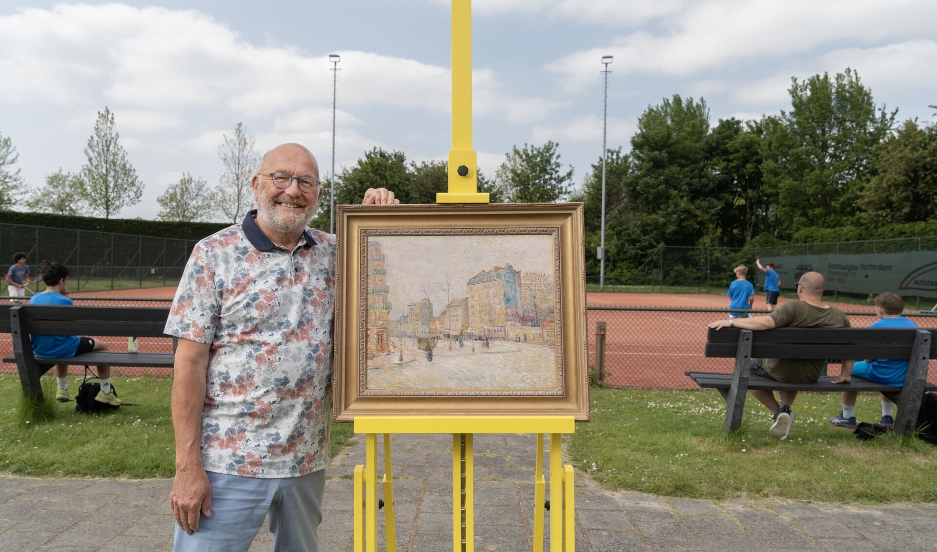 Jan is vrijwilliger bij  Triomf Tennis & Padelclub Bergschenhoek en groot fan van Vincent van Gogh. (Foto: Rachel Corner)