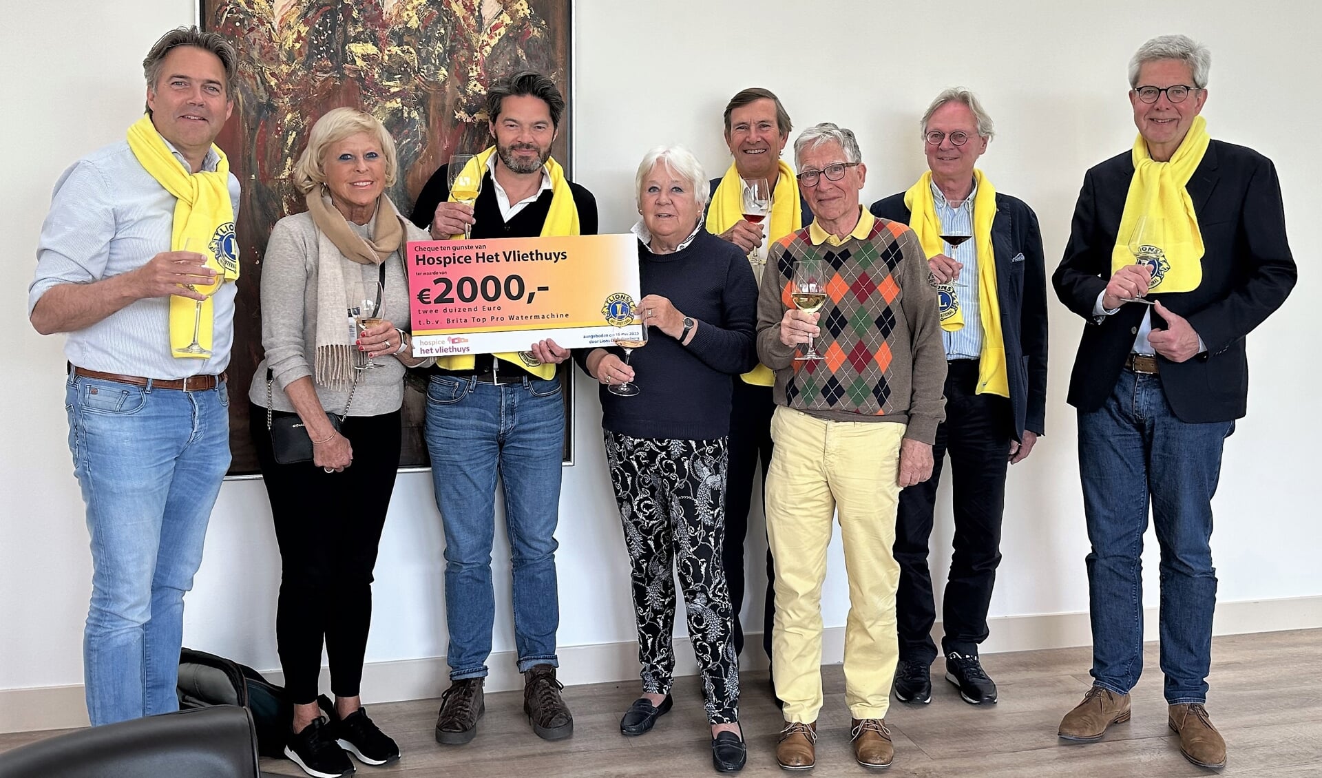 Blije gezichten alom in het Vliethuys dankzij de prachtige donatie van Lions Voorburg (foto: Marcel van Heuvel).