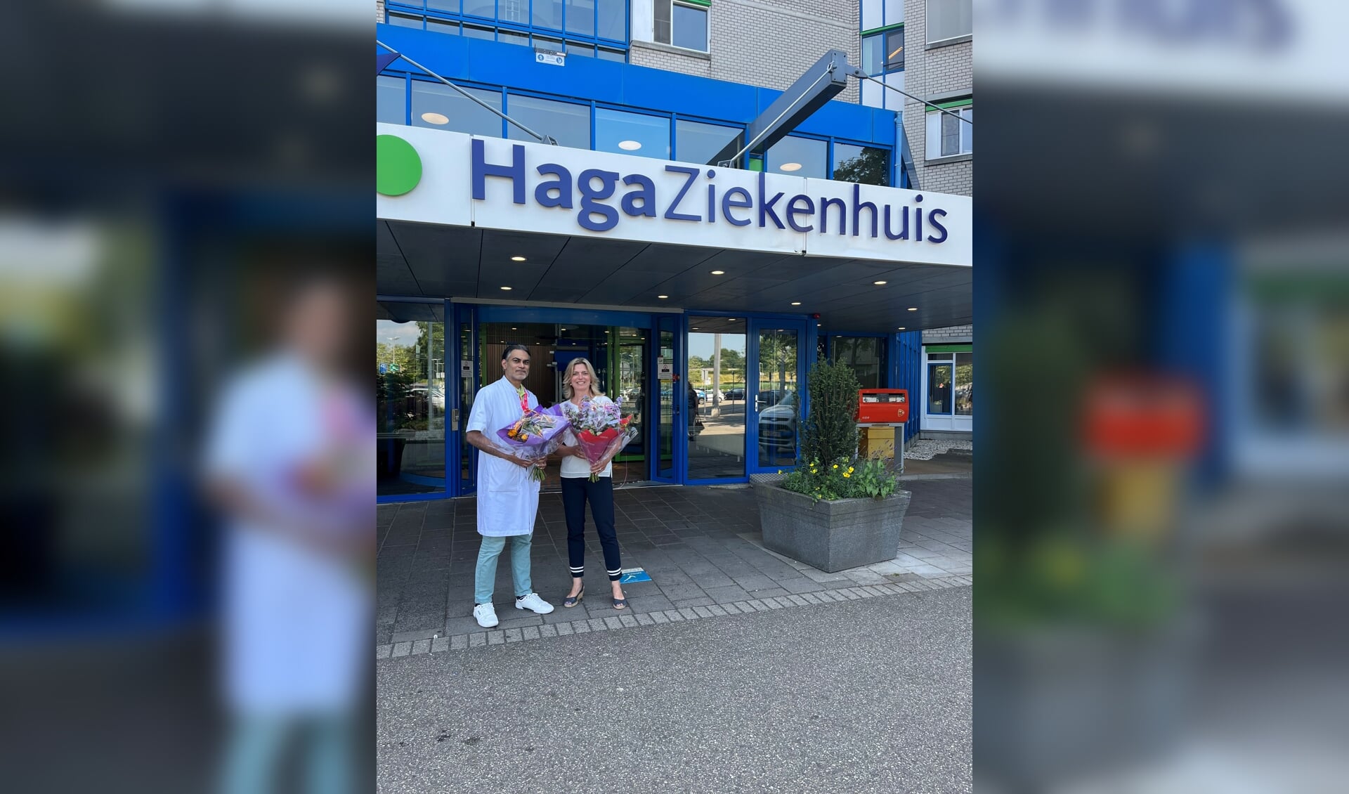 Fazil Alidjan (Internist Vasculaire geneeskunde) en Annemieke Akkerman (huisarts) voor de ingang van het HagaZiekenhuis. Foto: PR