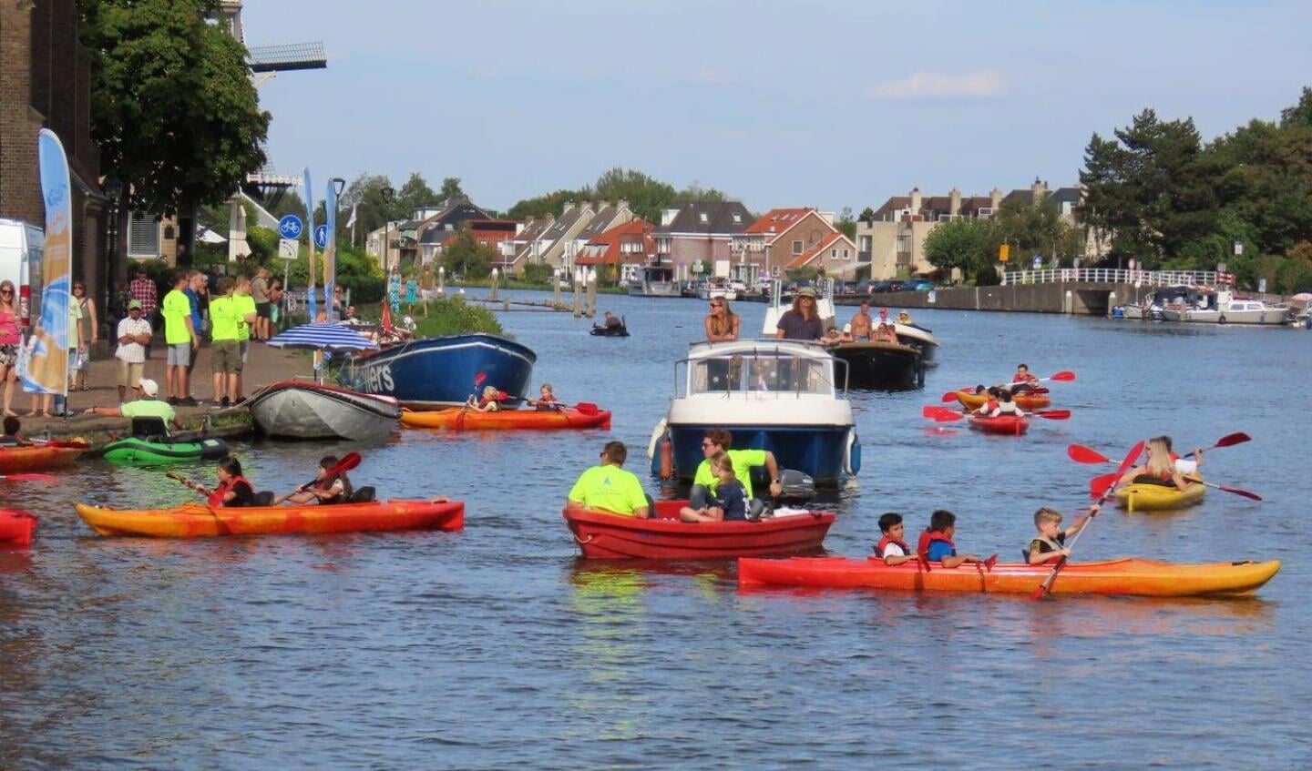 Kanovaren op de Vliet (foto: Ap de Heus).