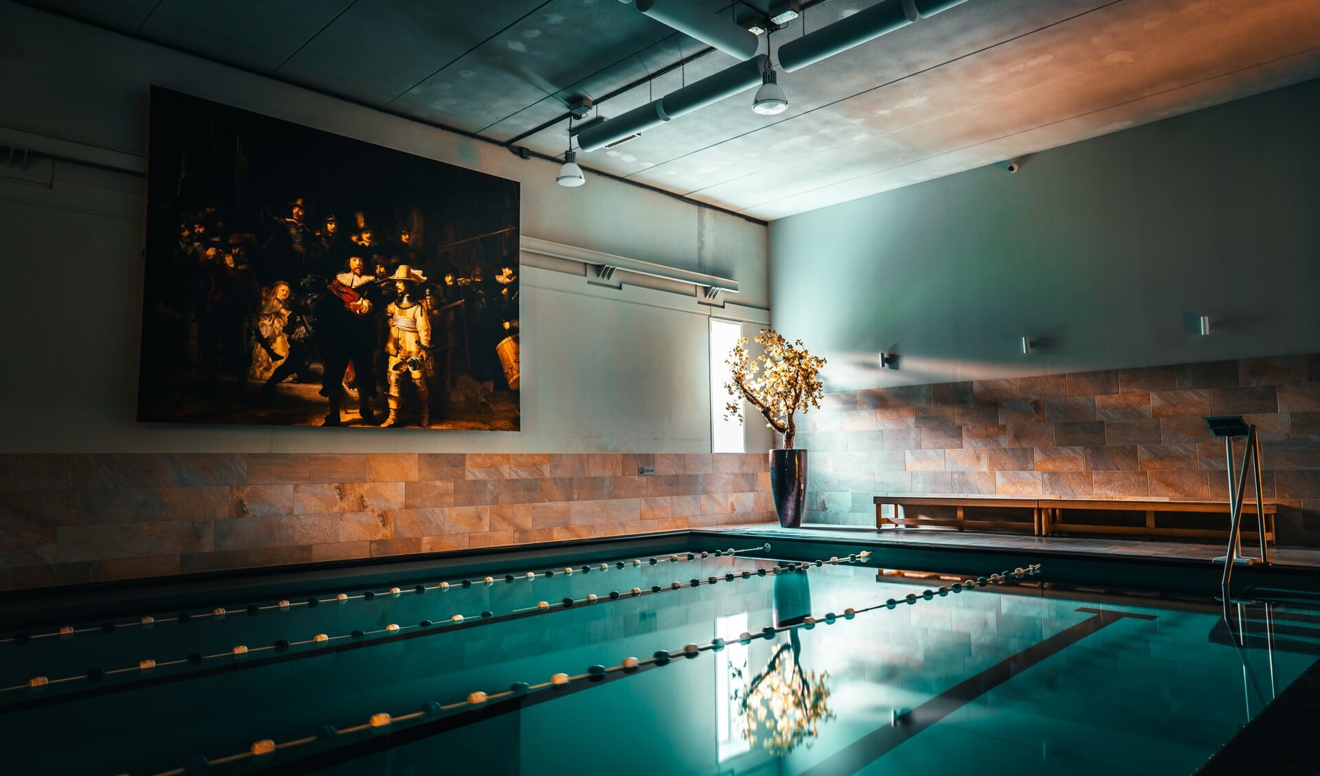 Het nieuwe 25 meter bad is een extra toevoeging voor de leden van de fitnessclub, maar gaat ook dienen als zwemschool.