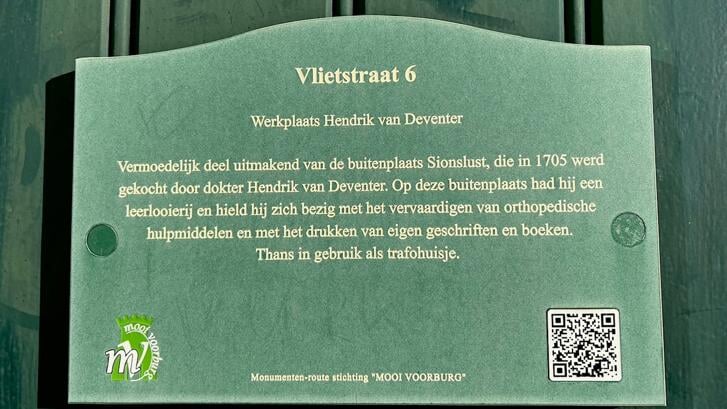 Het bordje op de werkplaats van Hendrik van Deventer aan de Vlietstraat 6 .