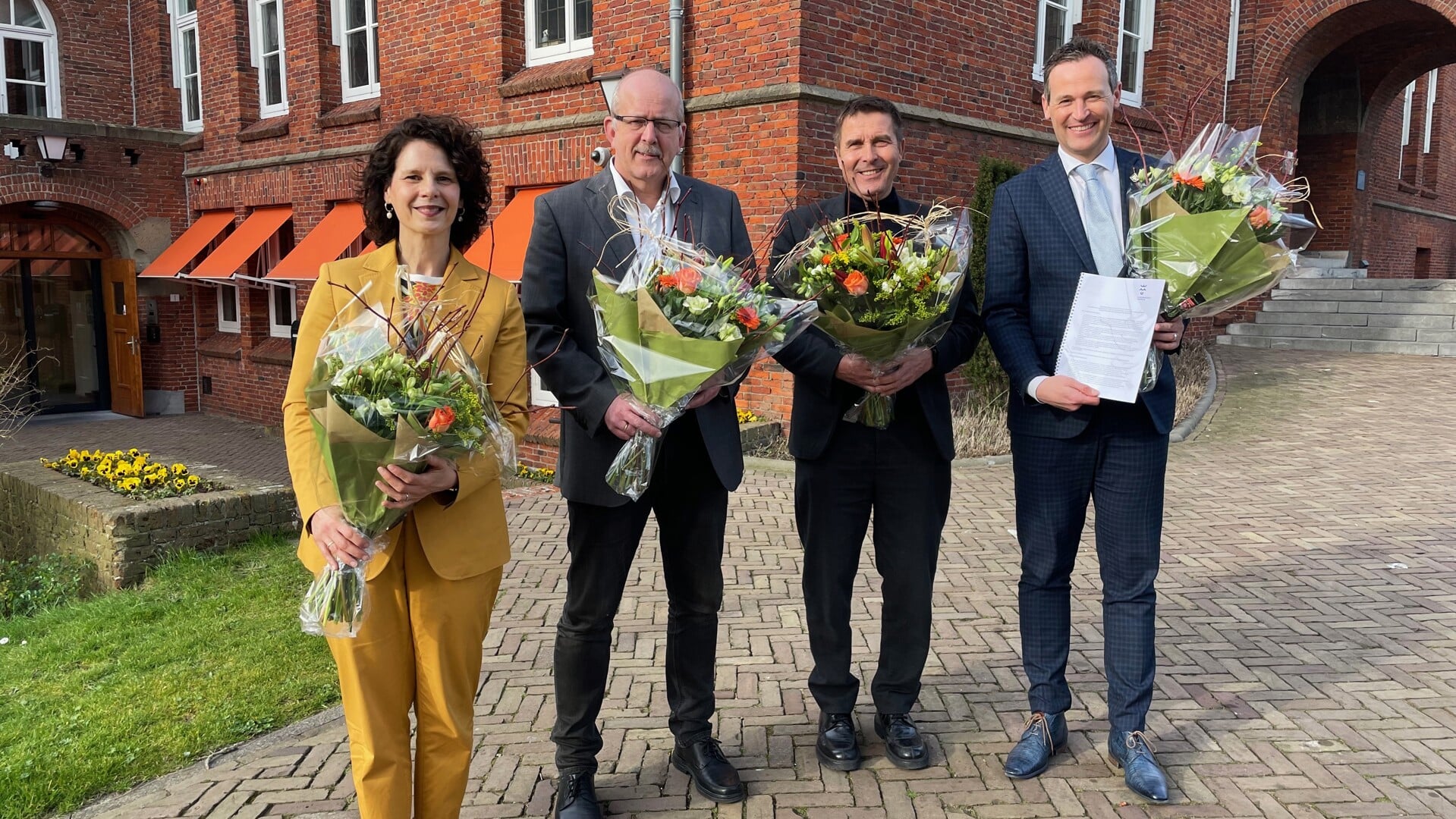 V.l.n.r. Daphne Braal (Vidomes), Martin Matthijsse (Dunea Warmte Koude), Peter van Heeswijk (WoonInvest) en Marcel Belt (gemeente Leidschendam-Voorburg)