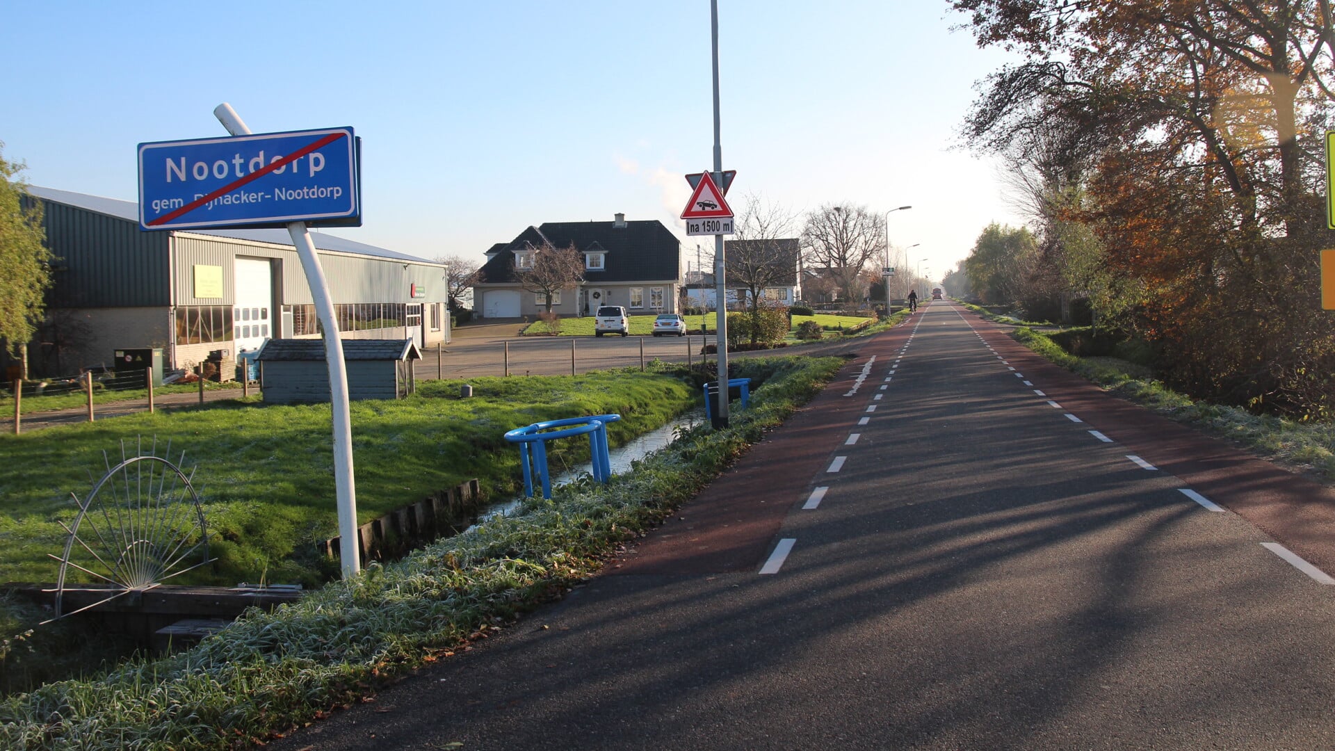 Ook langs de Nieuwkoopseweg, onderdeel van het Nootdorpse tuinbouwgebied Noukoop, staan veel niet-bedrijfswoningen.