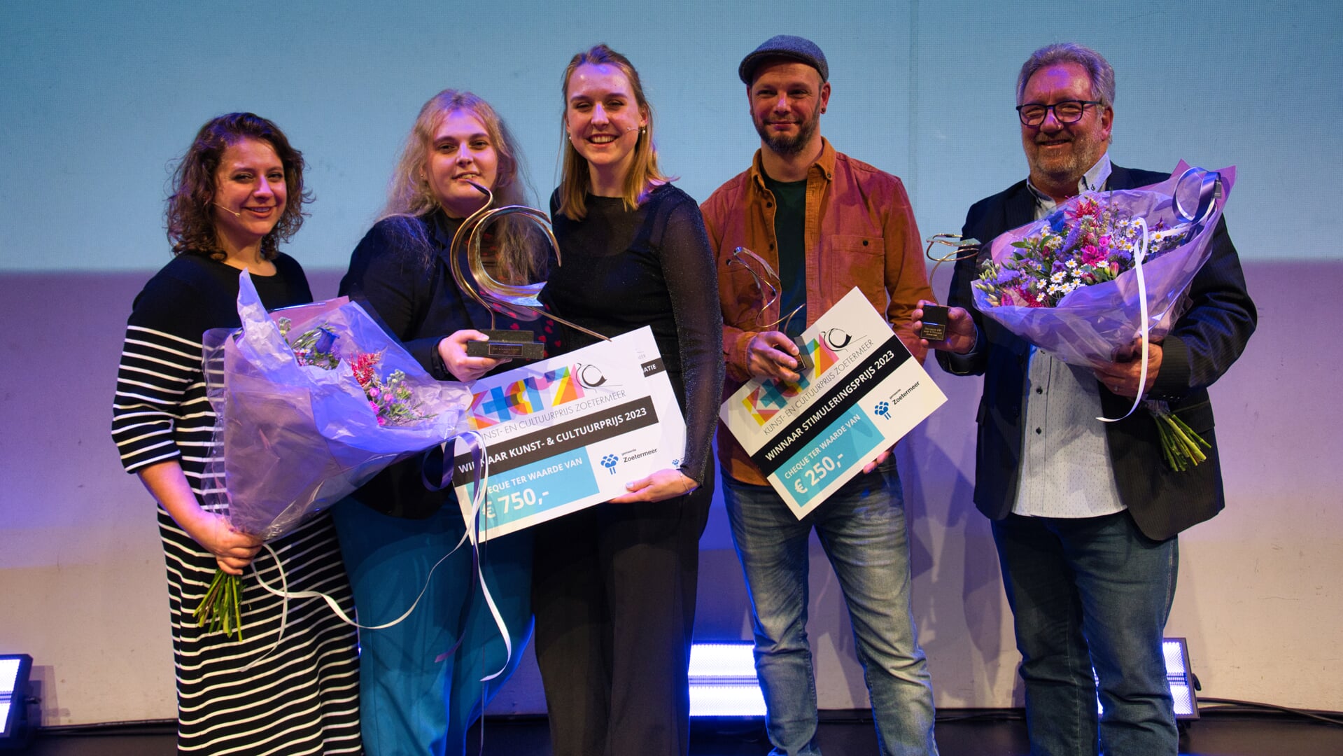 De prijswinnaars: Amy, Demi, Justine, Tobias en Arie. Foto: Gerard van Warmerdam
