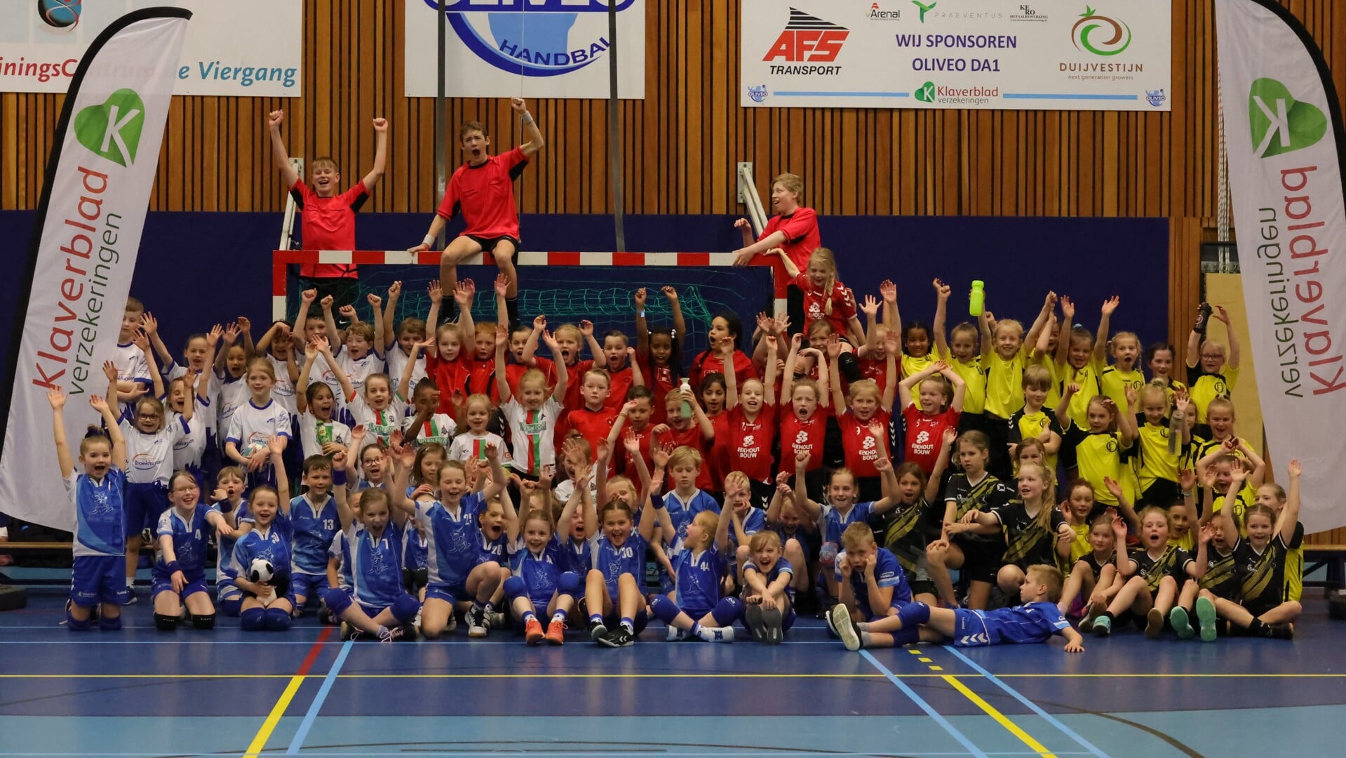 De enthousiaste deelnemers aan het Klaverblad Paasbaltoernooi. (foto Wilma Alleblas)
