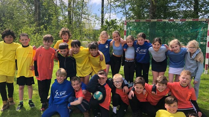 De Essesteijnschool won de sportiviteitsbeker, maar alle kinderen gingen met een gouden medaille naar huis. (foto: SenW).