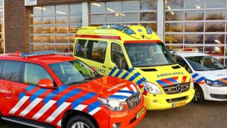 Aanwezig zijn brandweer, politie ambulance en handhaving (foto: pr gemeente LV).