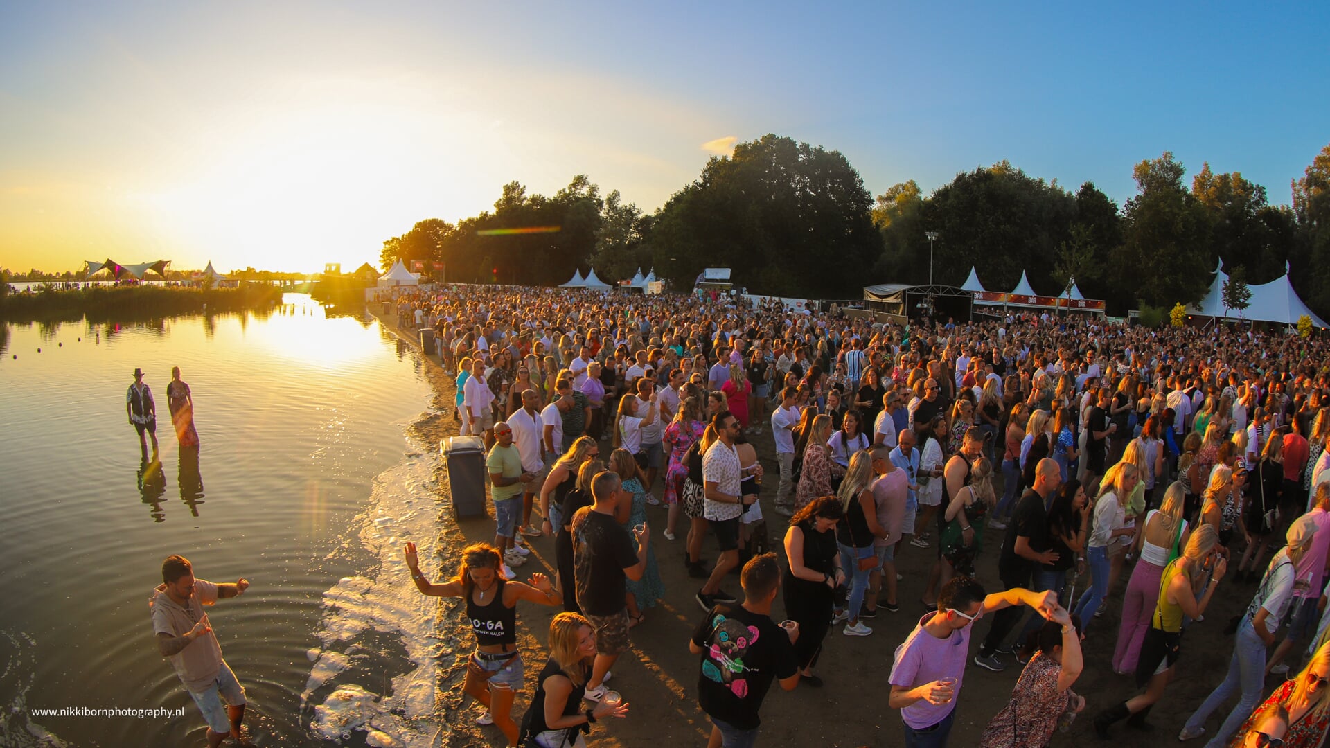 Op vrijdag 16 en zaterdag 17 augustus vindt op het strand van de Zoetermeerse Plas de derde editie van Live at the Lake plaats met een dijk van een line-up met grote namen.