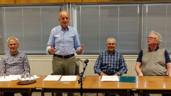 Penningmeester Rob Kerklaan (links), voorzitter Paul van Winden, secretaris Olaf Korpel en het nieuwe bestuurslid Wim Burggraaff (rechts).