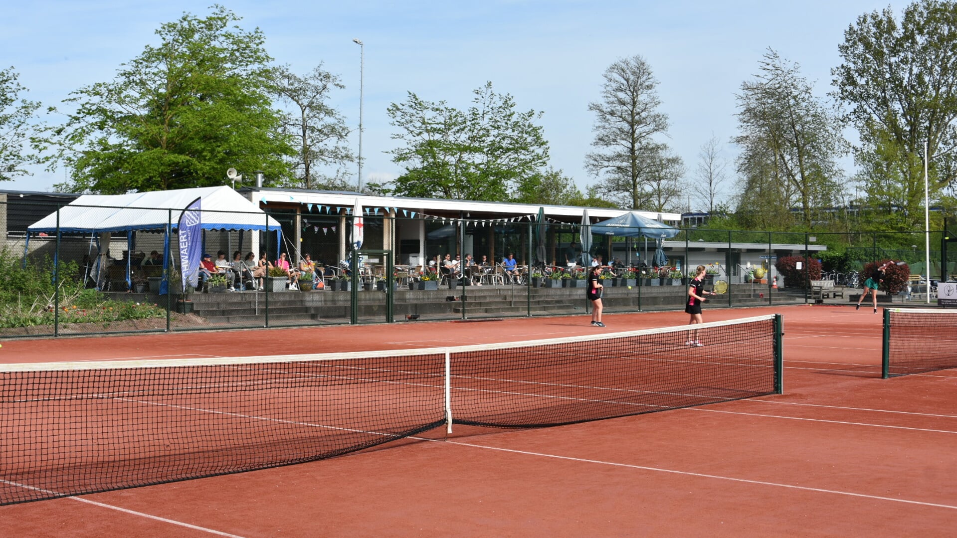Op 28 april is het vol met spelletjes en clinics om kennis te maken met tennis en padel. Foto: pr