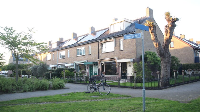 De Jasmijnhof anno 2024. Rechts op de hoek woont Cees van Schip en links daarvan wonen de drie gouden echtparen. 