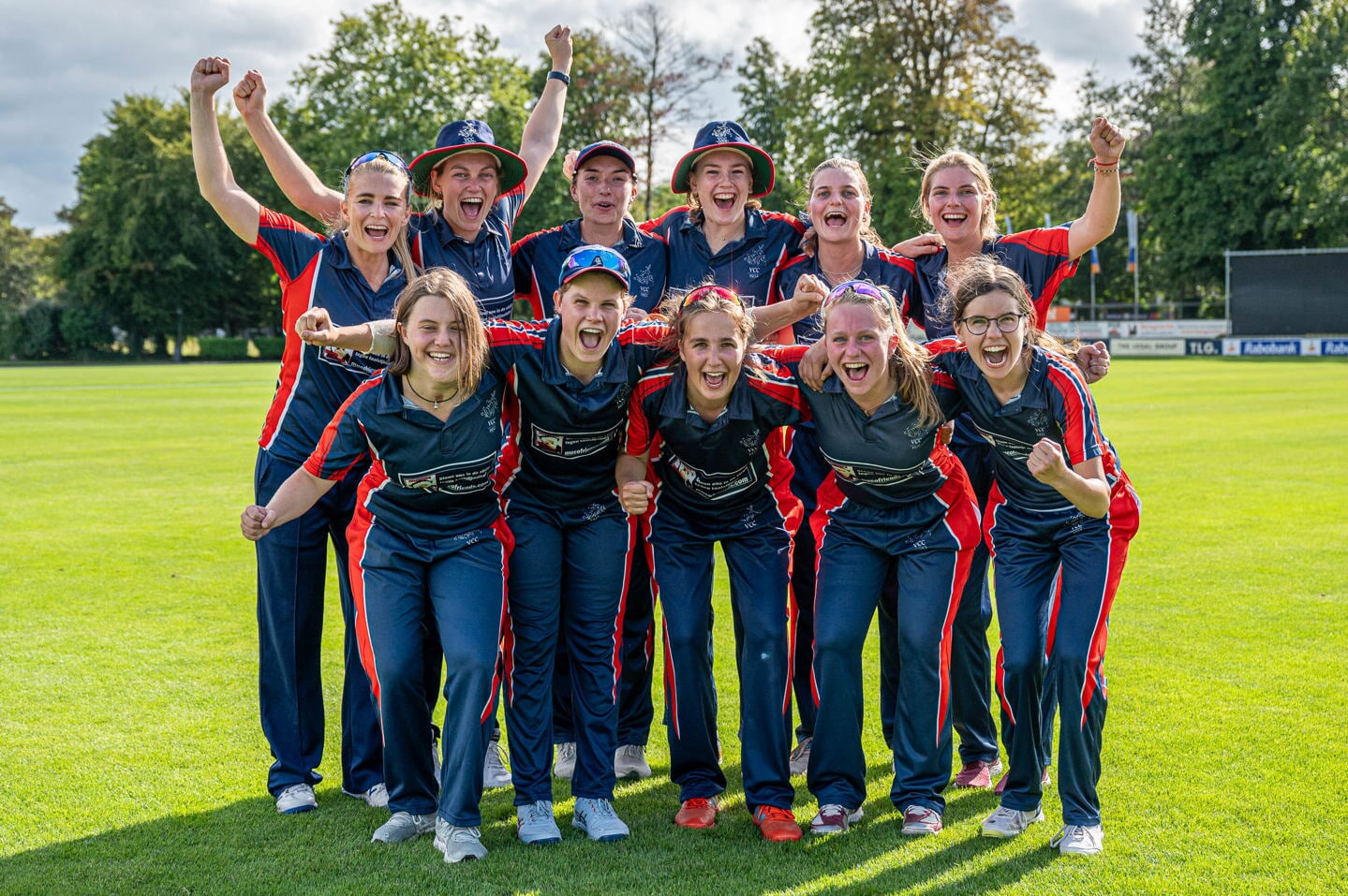 De cricketfinale tegen Quick Den Haag in de Topklasse werd afgelopen jaar gewonnen door de vrouwen van VCC (foto: Snapshot / lFrank van der Leer).