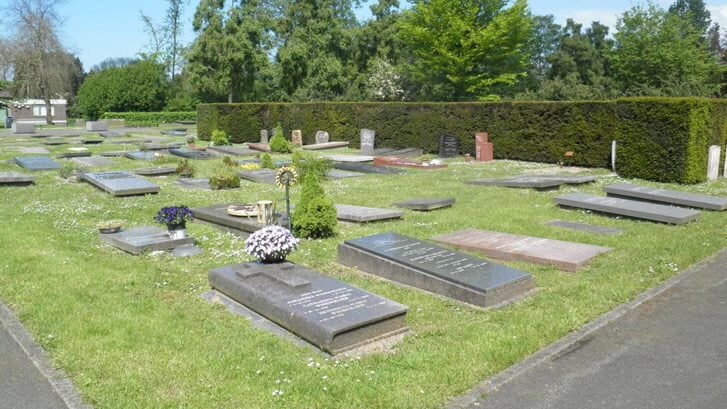 Begraafplaats Binnenweg waar algemene kindergraven als de termijn door nabestaanden niet wordt verlengd na 10 jaar worden geruimd. Foto Kees van Rongen 